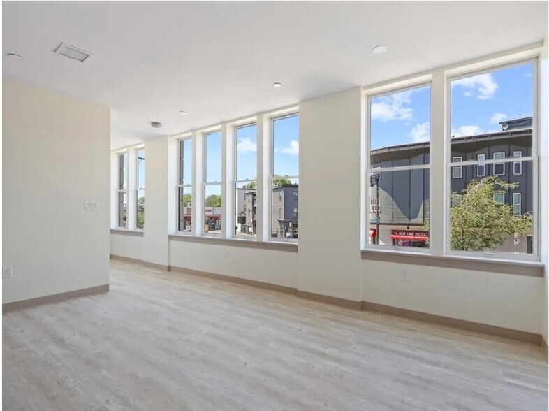 Building Photo - 400 Dorchester St