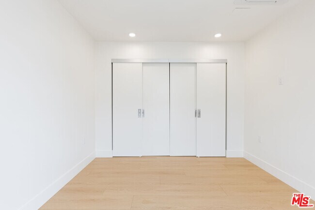 Building Photo - 8561 Belmont St