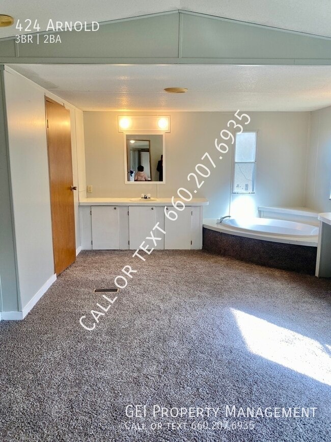 Building Photo - 424 Arnold-