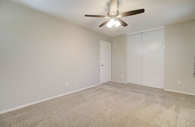 Building Photo - 5945 N 73rd Dr