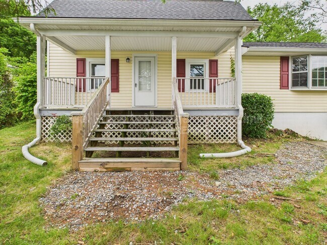 Building Photo - 1036 Albemarle Ave