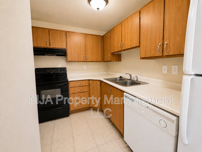 Building Photo - 4642 S Arlington Park Dr