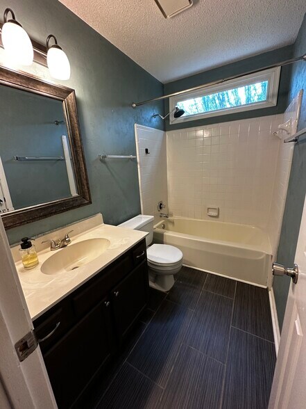 Building Photo - 115 Hyacinth Lane