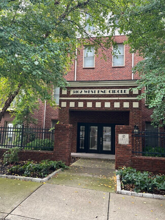 Primary Photo - 3102 West End Cir