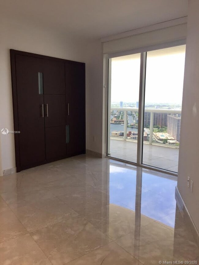 Building Photo - 17201 Collins Ave