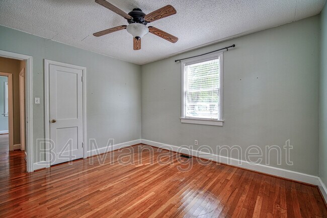 Building Photo - 534 Lucerne Dr