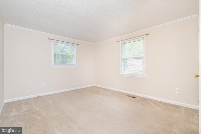 Building Photo - 60 Killdeer Ave