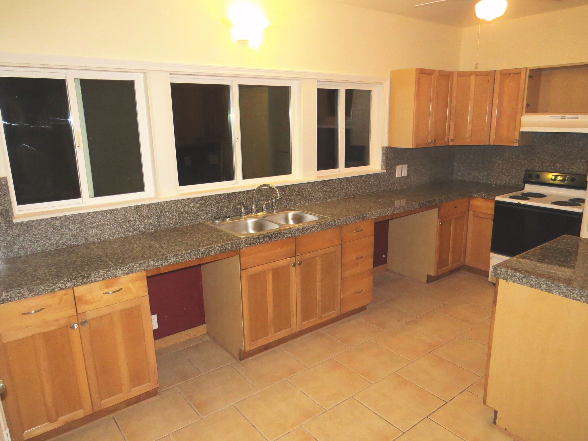 Building Photo - 15-1414 24th Ave