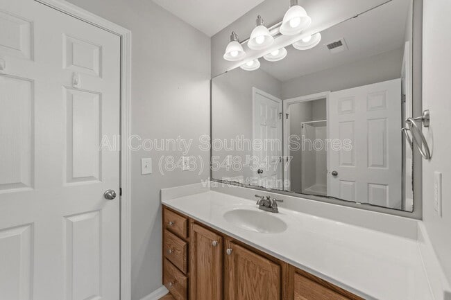 Building Photo - 264 Viareggio Road