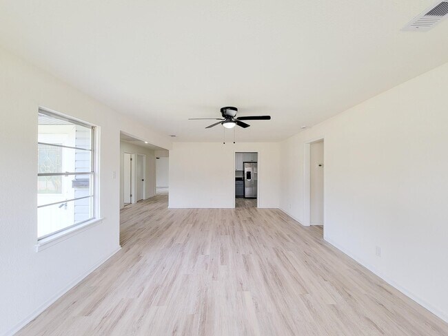 Building Photo - 301 Cypress St
