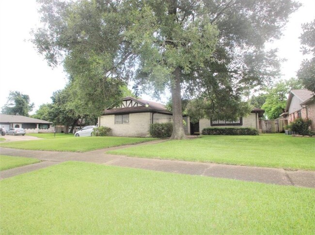 Primary Photo - 13730 Oleoke Ln