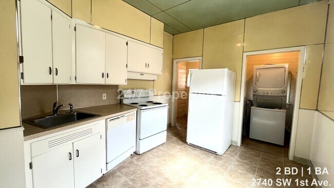 Building Photo - Classic 2 BD | 1 BA Home Near OHSU!