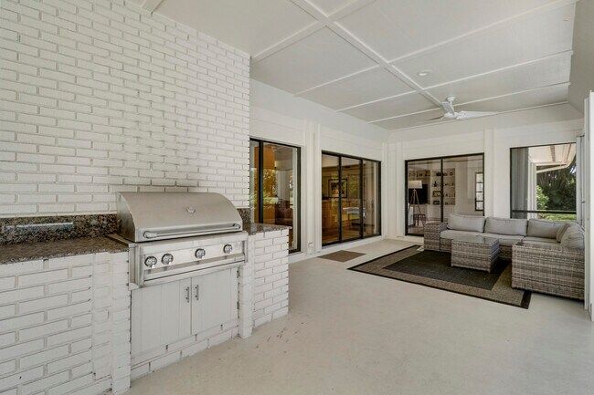 Building Photo - 5740 SE Winged Foot Dr