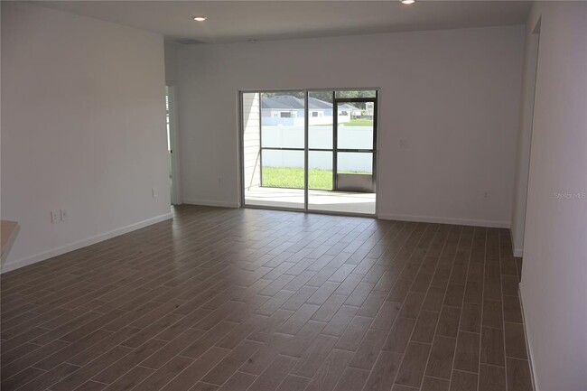 Building Photo - 3260 NE 40th Ln