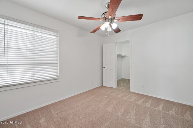 Building Photo - 313 S Ocean Dr