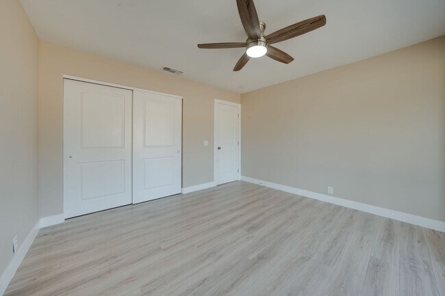 Building Photo - Spacious 3 Bed, 2 Bath Home with Acreage, ...