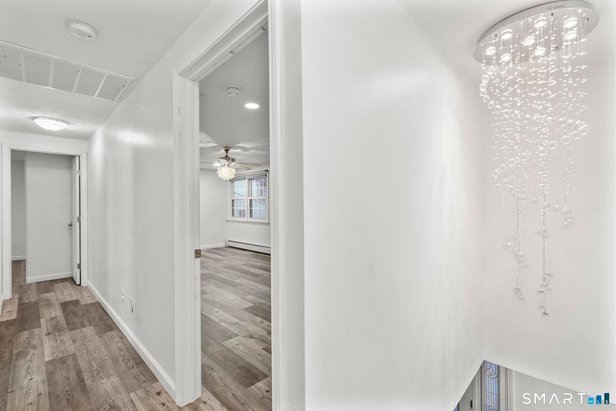 Building Photo - 125 Birchwood Dr