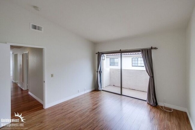 Building Photo - Beautiful 2Bdm 2Ba Condo in La Jolla Colon...