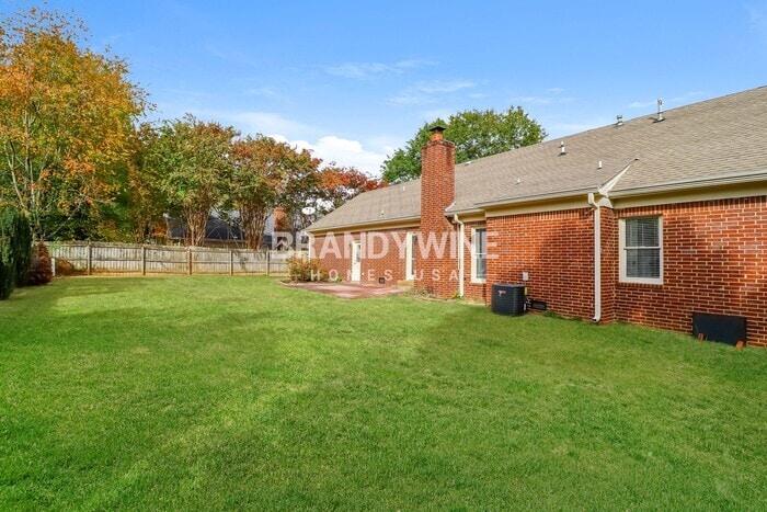 Building Photo - 2795 Lanthorn Dr