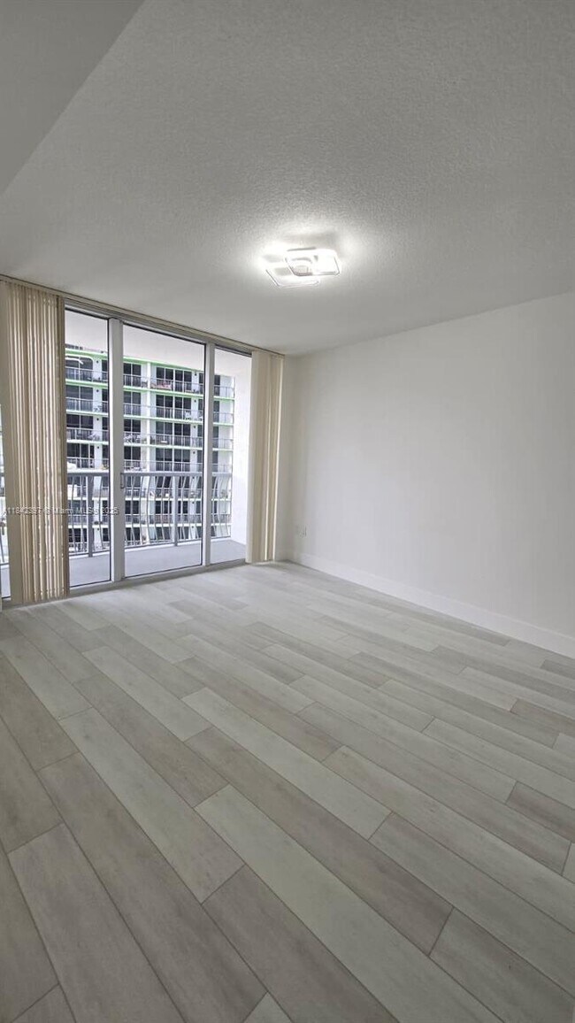 Building Photo - 1750 N Bayshore Dr
