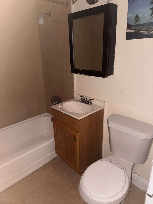 Building Photo - " 3 Bedroom 2 Bath Single Family Home in Prime Deerfield Beach Location!"