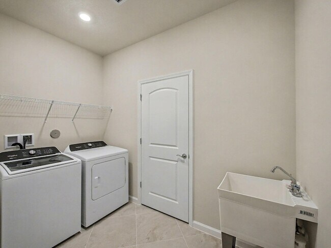 Building Photo - 14172 SW Incarnadine Ln