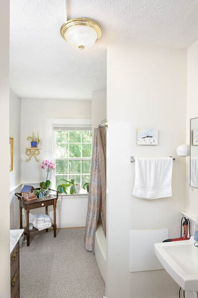 Building Photo - 214 W South St