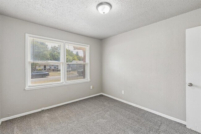Building Photo - 4405 SE 20th St