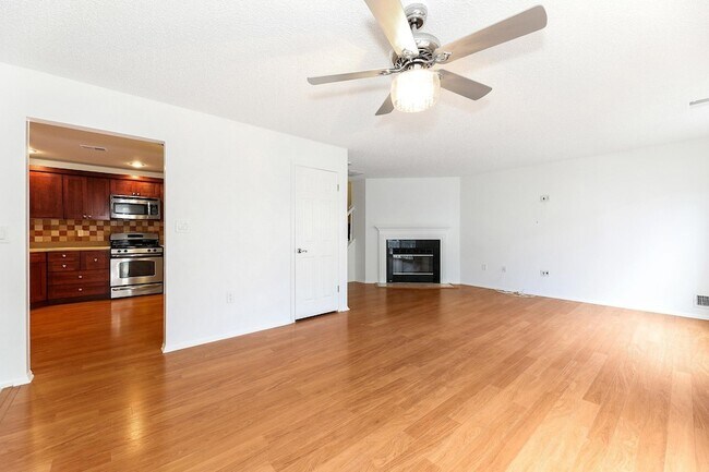 Building Photo - 19 Cottonwood St