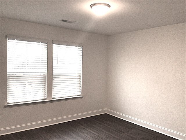 Building Photo - 104 Stagecoach Ln