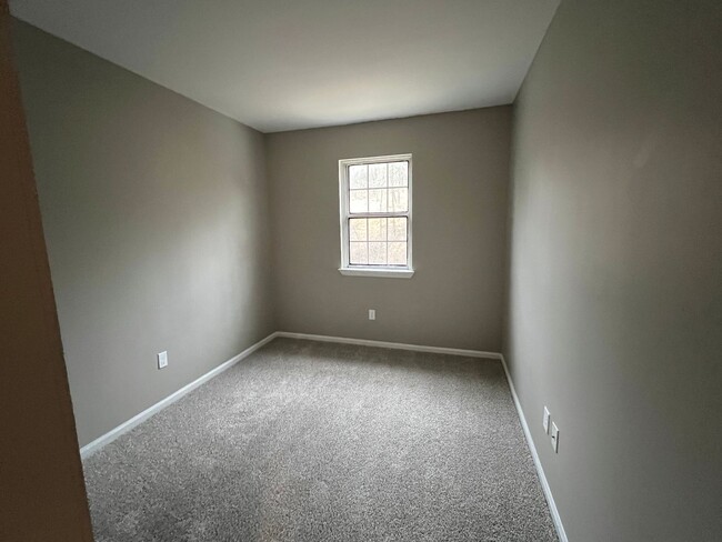 Building Photo - 3BR Townhome - Northampton School District