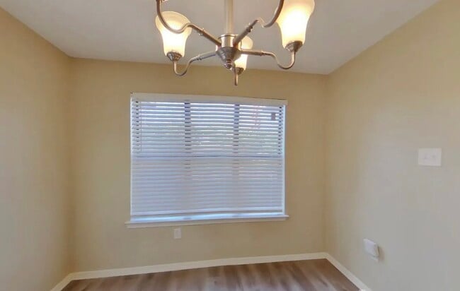 Building Photo - Spacious 3-Bedroom House with Cozy Living Spaces