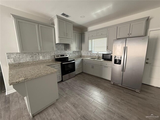 Building Photo - 5908 Puffin Ave
