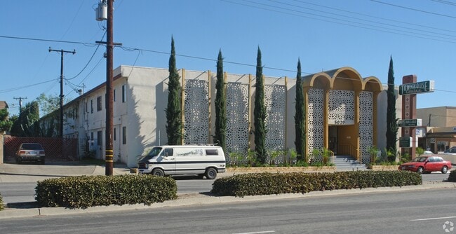 Building Photo - Townhouse Covina Apts