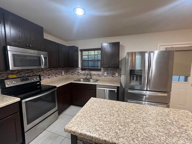 Building Photo - 815 Bartolome Ln