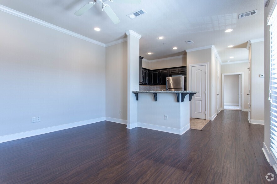 1 BR, 1 BA - 800 SF - Limestone Terrace Apartments