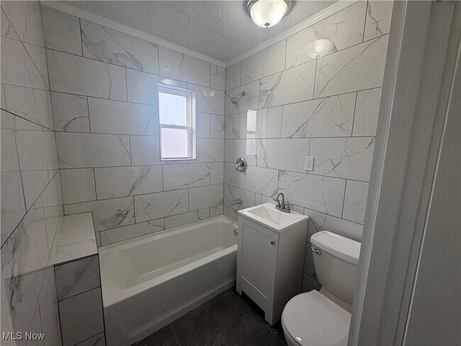 Building Photo - 14236 Lakeshore Blvd