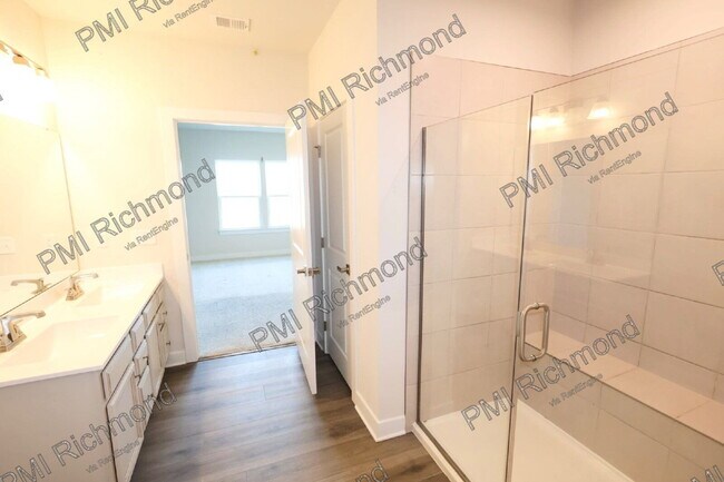 Building Photo - 3900 Maze Runner Dr