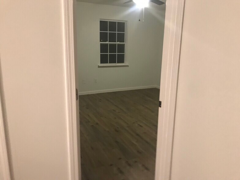 Building Photo - 1014 Kurze Ave