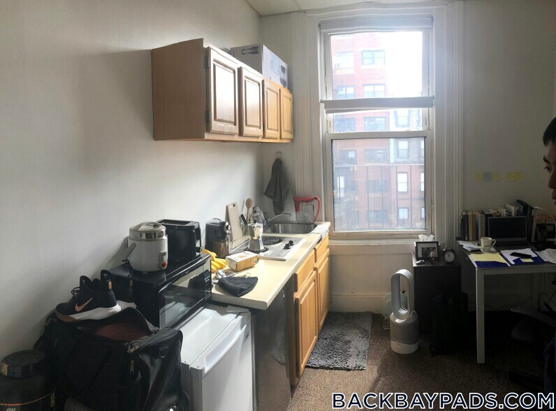 Building Photo - 405 Beacon St