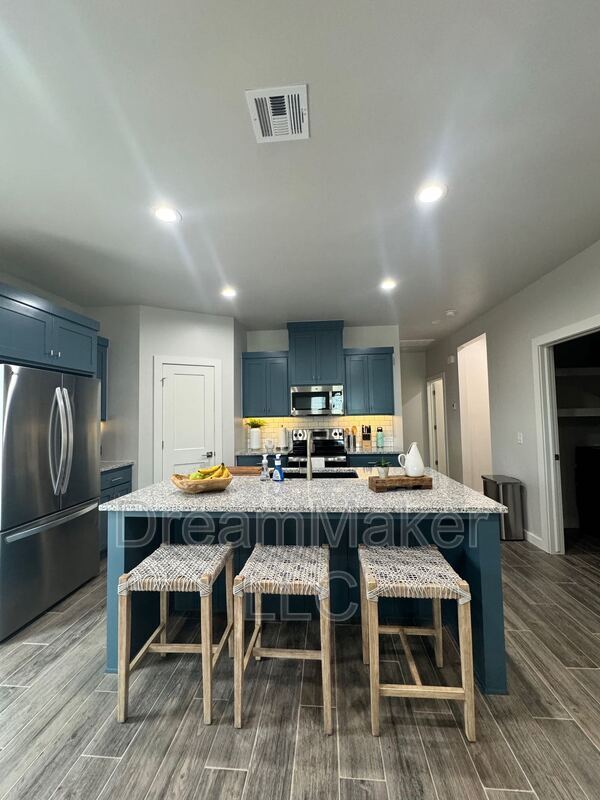 Building Photo - 2807 Clifton Ter