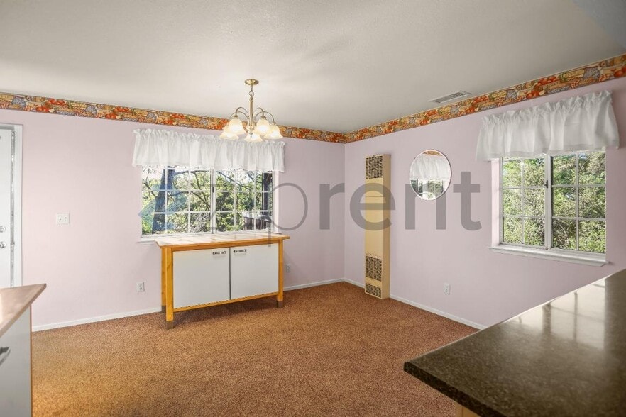 Building Photo - Unit