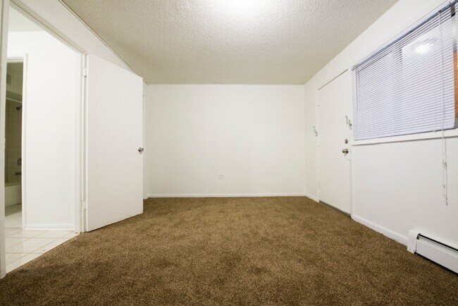 Building Photo - 7916 S Drexel