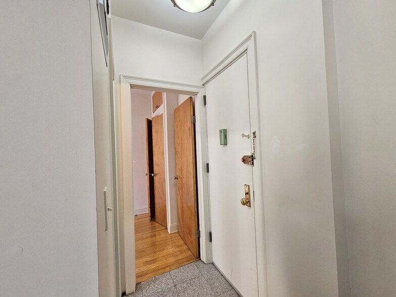 Building Photo - 652 W 163rd St