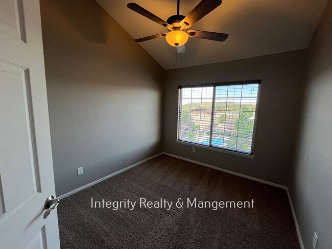 Building Photo - 1496 Royal Troon Dr