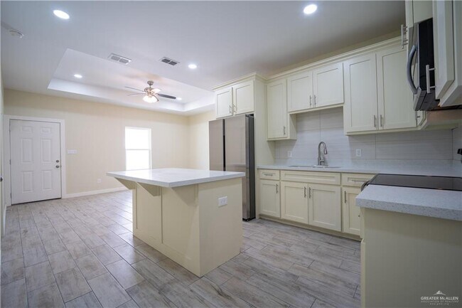 Building Photo - 15 Briggs Rd