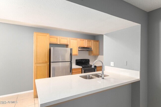 Building Photo - 2938 N 61st Pl