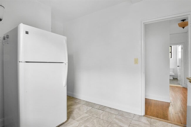 Building Photo - 325 Richbell Rd