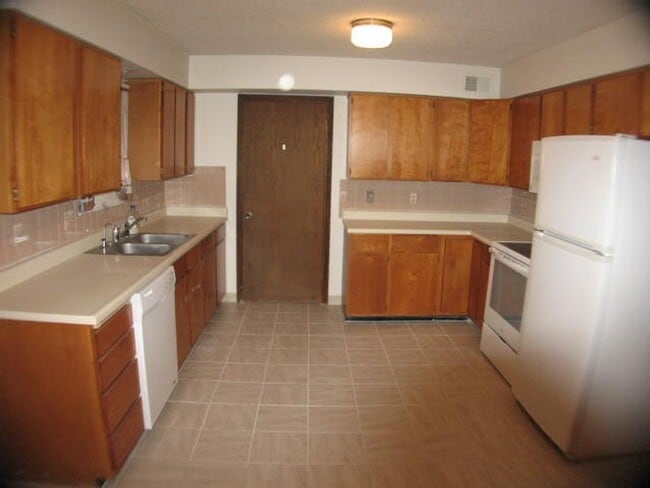 Building Photo - 2253 Turquoise Dr