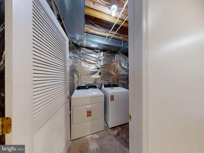 Building Photo - 9321 Hundith Hill Ct